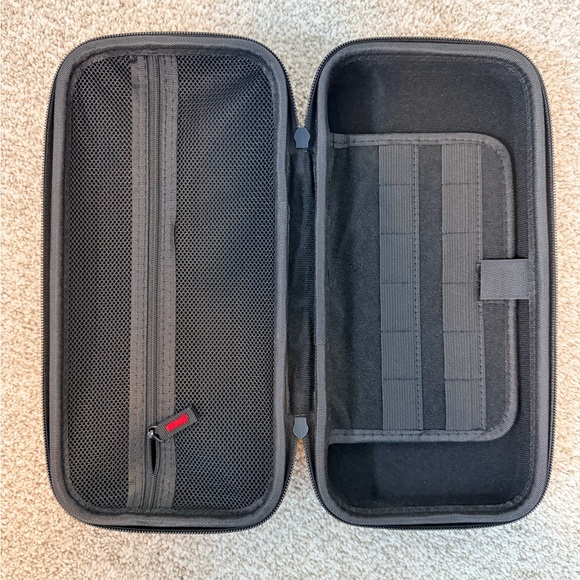 Switch 2 Hard Shell Carrying Case - Picture 2 of 3